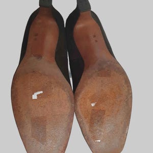 Vintage Vintage Chocolate brown suede pumps have squared off toes and large faux tortoiseshell (plastic) buckle trim. Mid height heels. Leather half lining, insoles and soles. Brand is Siranna by Westbrook - 1960s. Size Au/US 6C.  soles