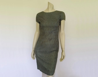 Robe en dentelle vert sauge des années 1960 - Buste 81 cm