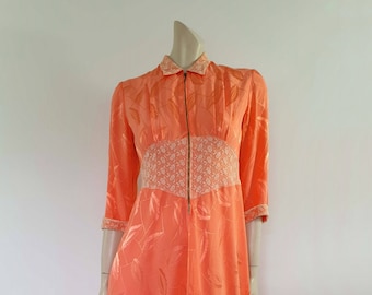 1940s Peach Damask Zip Front House Coat or Robe - S