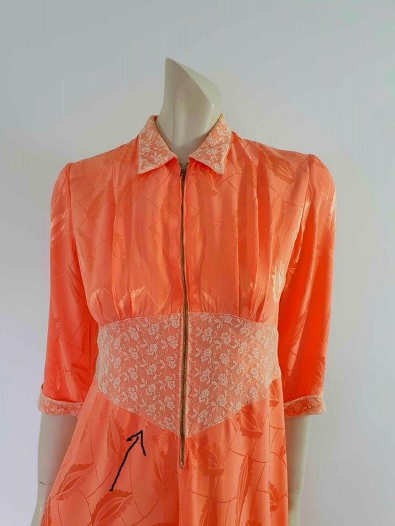 1940s Peach Damask Zip Front House Coat or Robe -… - image 7