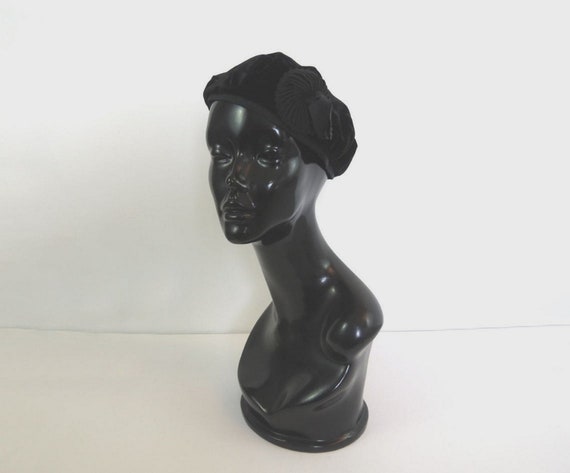 1940s Black Silk Velvet Beret Style Hat With Roset