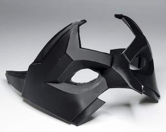 Robin Nightwing Cosplay Mask – 3D Printed Superhero Mask with Temple Arms – Wearable Comic Mask