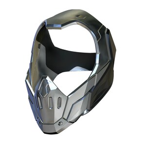 Puede incluir: Un casco futurista plateado con una visera negra y un dise&ntilde;o detallado. El casco tiene una gran abertura para la cabeza y una abertura m&aacute;s peque&ntilde;a para la cara.