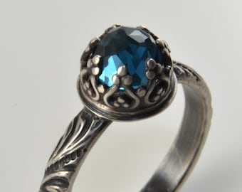 Anello con topazio blu di Londra: argento sterling in stile rinascimentale