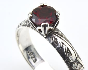 Anello in argento sterling con granato fatto a mano: fascia floreale, pietra portafortuna di gennaio