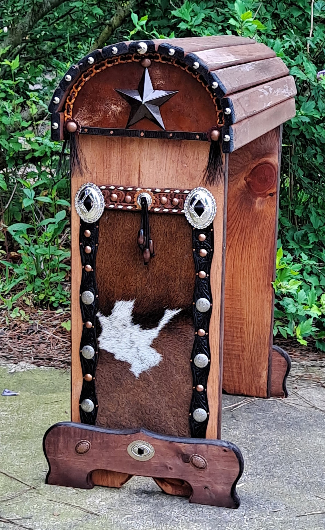 ON SALE custom saddle stand 960 spotted cowhide large Etsy