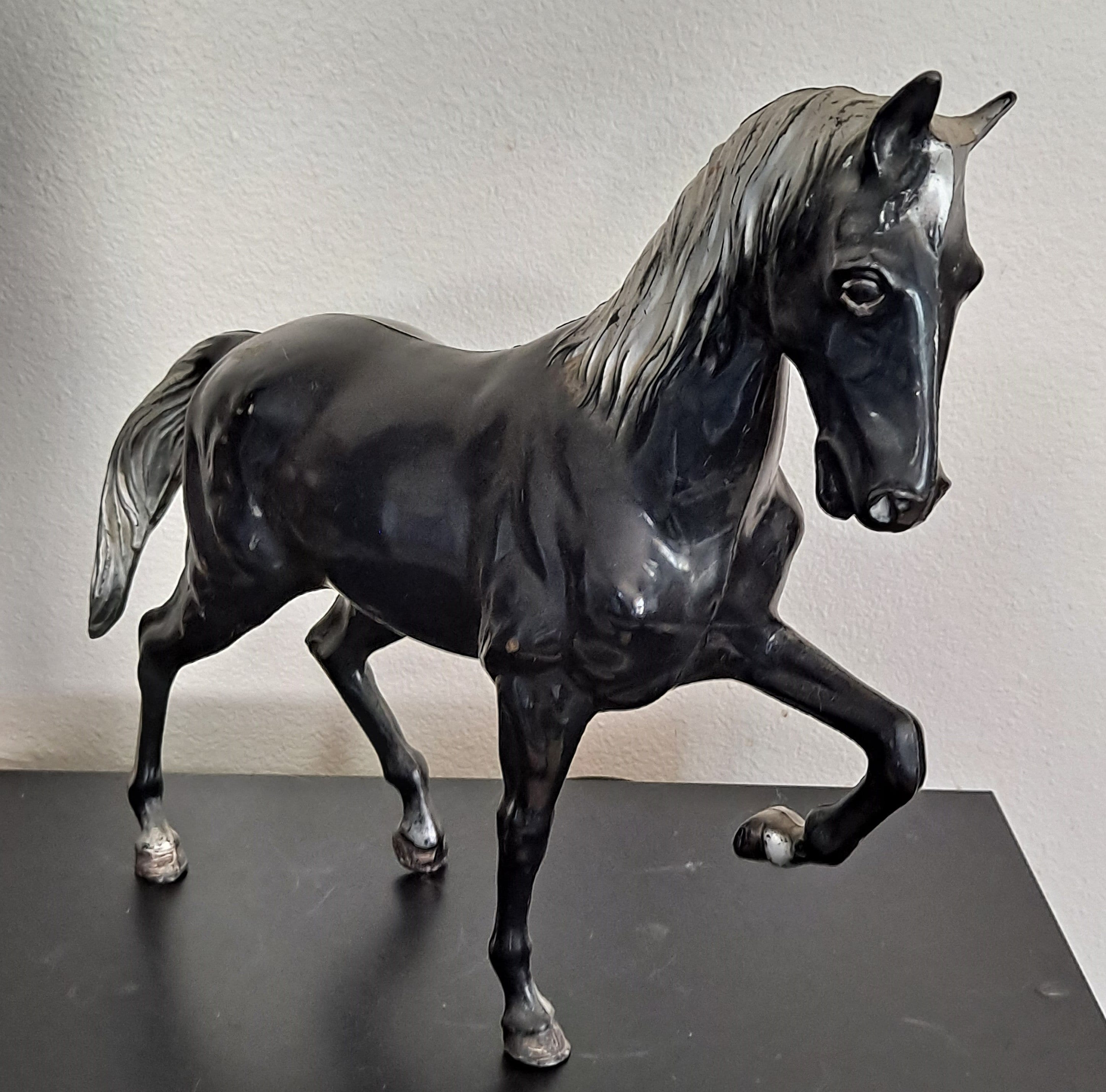 Breyer Horse 1394 Black Stallion 馬 フィギュア Amazon.com: Breyer Black Stallion Horse & Book Set 6181, N/a, 00