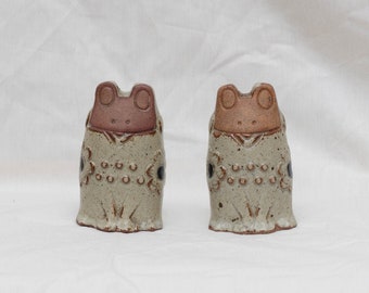 Hecho a mano Vintage cerámica rana sal y pepper Shakers
