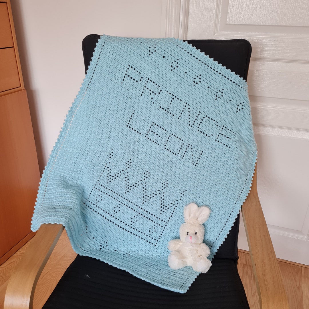 Prince Crown Frog Pattern Print Hooded Blanket