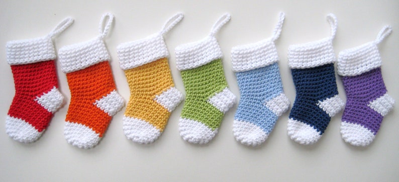 Crochet pattern christmas stocking Santa Socks PDF patt no25 uk and us terms immagine 1