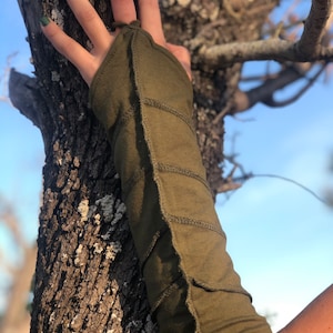 Menottes en feuille, chauffe-bras Pixie, menottes en feuille elfique, manches de fée avec motif de feuille, chauffe-poignets en feuilles d'elfe, gants sans doigt du festival d'hiver image 3