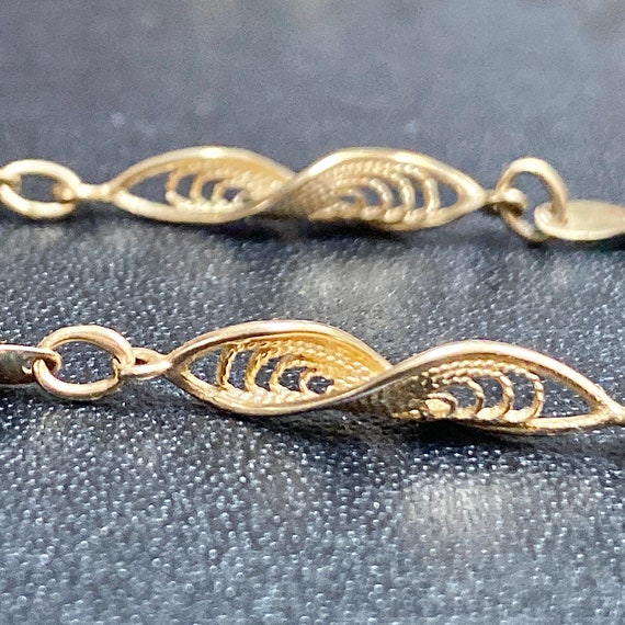 Bracelet Vintage Trifari 597m Couronne Large En Alliage Or Ton Filigrane Géométrique Tissé - Longueur 17.8cm
