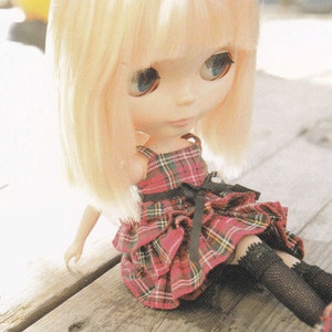 Kenner Blythe Puppe Tartan Layered Dress, Unterrock, Pumphose, Haarschleife & Socken Scaled E MUSTER auf Japanisch und Stücke Titel auf ENGLISCH