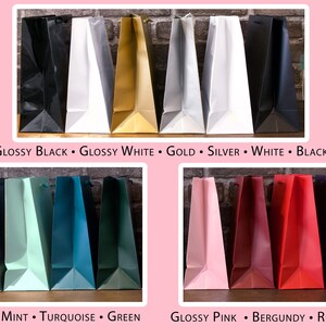 Pu&ograve; includere: Un set di 10 sacchetti regalo in vari colori, tra cui nero lucido, bianco, oro, argento, blu navy, menta, turchese, verde, rosa, bordeaux, rosso e viola. I sacchetti sono disposti in due file da cinque sacchetti ciascuna.
