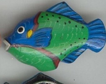 6 HANDPAINTED BLUE FISH /"NONY/" NY BUTTON COVERS T118
