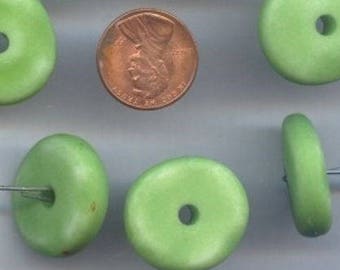 100 Vintage West German Green Baroque 23mm Tire Beads G16