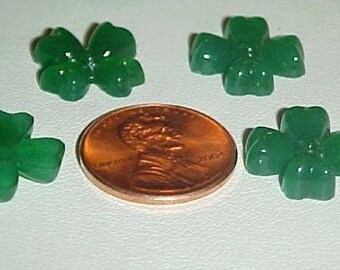 24 Antique 1940s German Us Zone Glass Emerald 15mm. Clover Flower Cameos L325