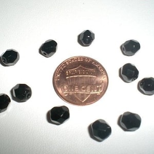 24 VINTAGE CZECHOSLOVAKIAN "preciosa" jet tschechisches Glas facettiert 6mm. runde perlen r555