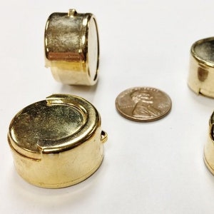Vintage Hong Kong Gold Spring Loaded Barrel Nickel Coin Holder With Loop D388