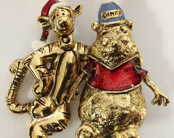 Vintage Disney Gold Winnie The Pooh Hunny Pot On Head Tigger Santa Hat Pin B856
