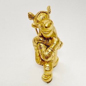Vintage Disney Winnie The Pooh&#39;s Tigger Holding His Tail Gold Pin B860