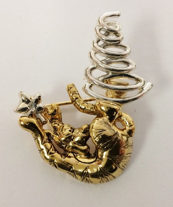 Vintage Disney Gold Winnie the Pooh's Tigger Falling Taking
