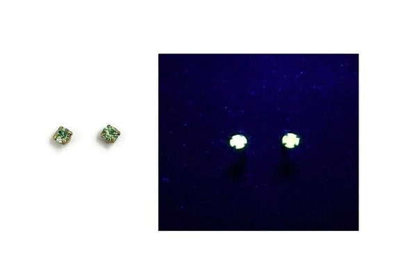 Vintage uranium glass stud - Gem