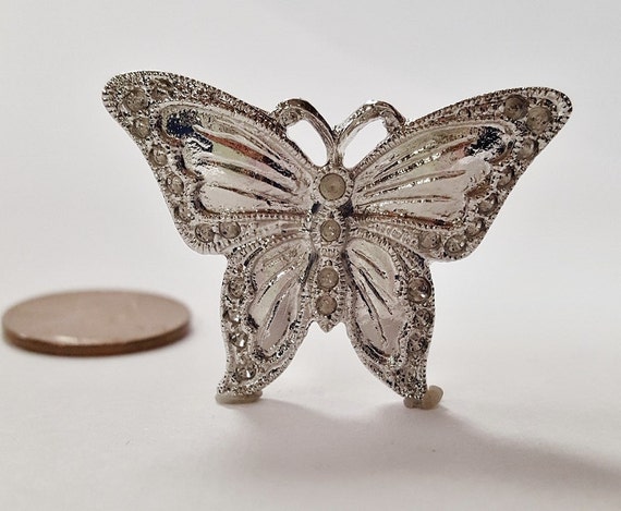 極美品✨グッチ ブローチ ラインストーン バタフライ 大ぶり シルバー 極美品✨グッチ ブローチ ラインストーン バタフライ 大ぶり シルバー