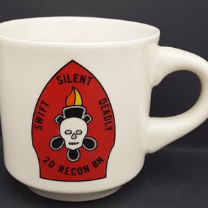 Vintage Military Swift Silent Deadly 2D Recon Battalion Skull Seal Mug F21
