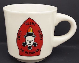 Vintage Military Swift Silent Deadly 2D Recon Battalion Skull Seal Mug F21