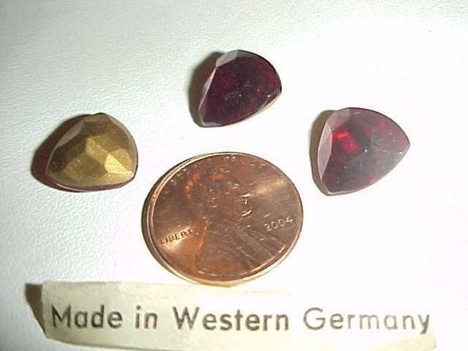6 Vintage Ruby Glass 12mm. Shield Triangle Gems L466 - Etsy