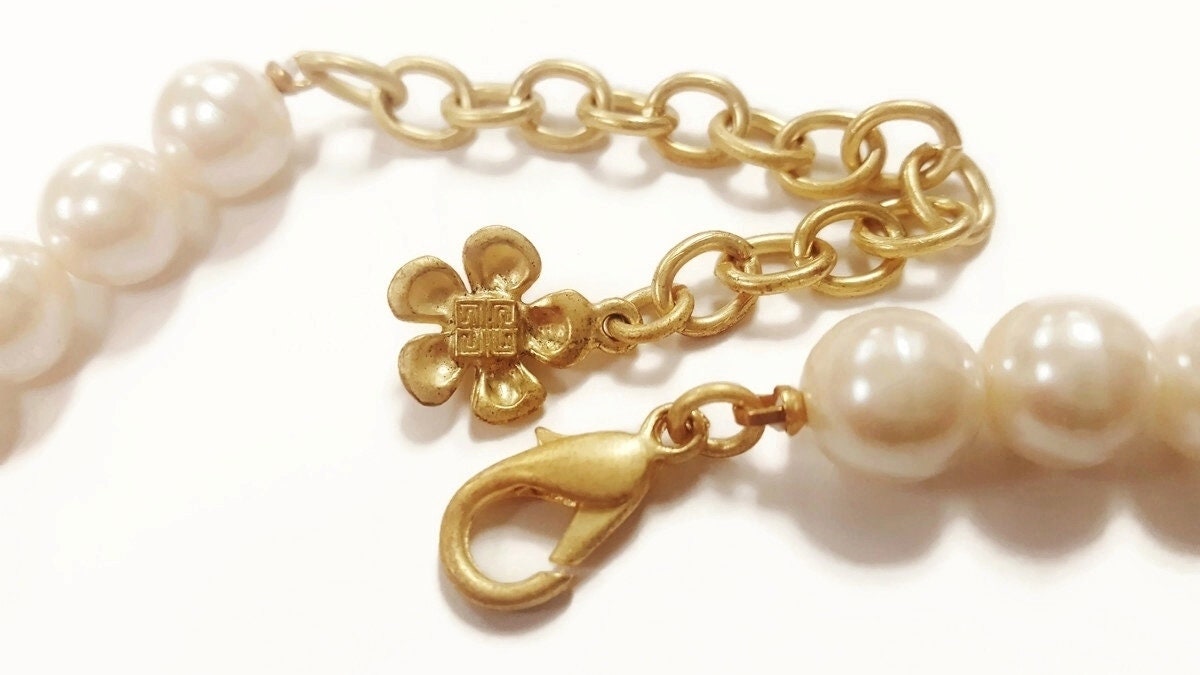 Vintage Bijoux Givenchy Pearl Beaded Gold Clasp Flower Tail