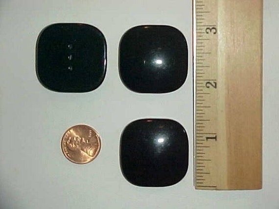 141 レジンカボション✖︎ブラックドロップ型ドイツ製ヴィンテージ 西ドイツ製ヴィンテージ漆黒アクリル製33mmスクエアドーム型カボション