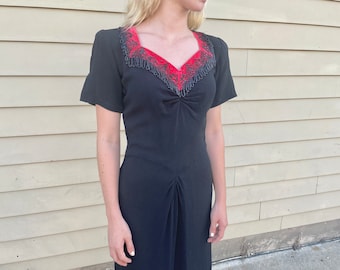 Vestido de crepe rayon dos anos 1940 com veludo e miçangas / Vestido de crepe preto vintage dos anos 40 / Vestido dos anos 1930 / Pequeno Médio / Vestido de manga curta / Segunda Guerra Mundial