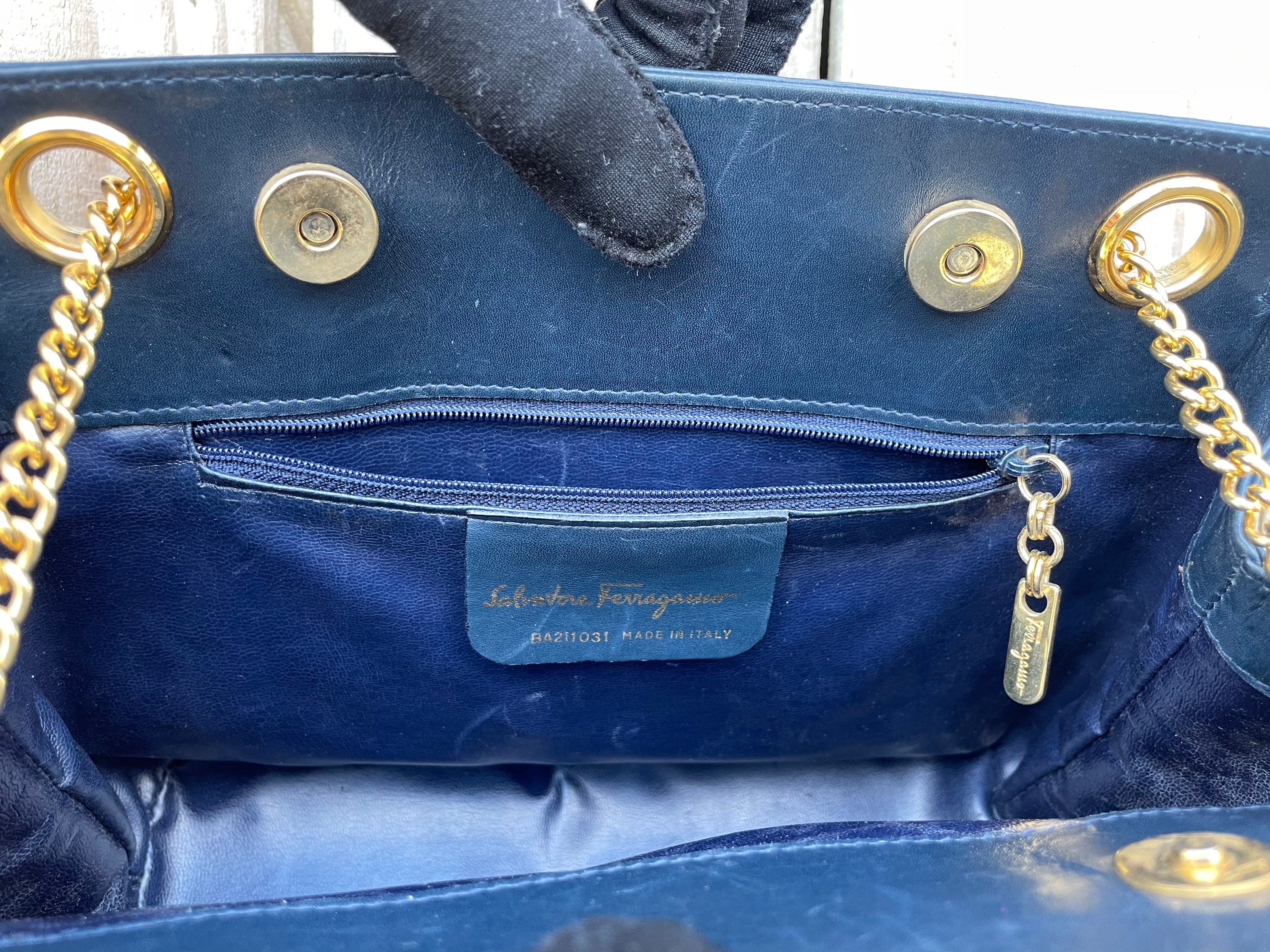 Salvatore Ferragamo ネイビー　チェーンバッグ Vintage Ferragamo Purse With Chain Strap / 90s Leather