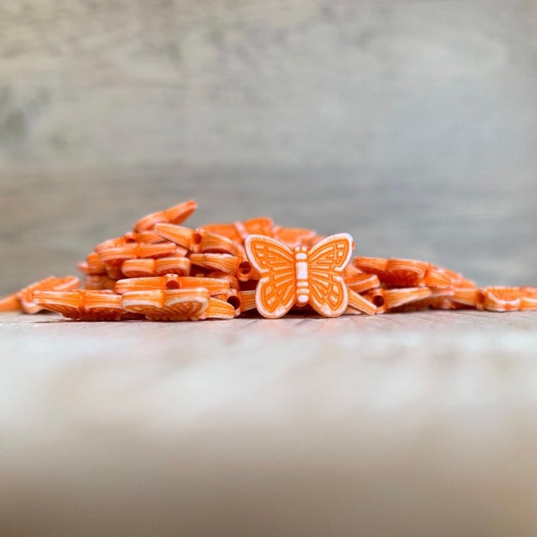 Perles d'espacement papillon orange sculptées en acrylique 11x14 mm (20)