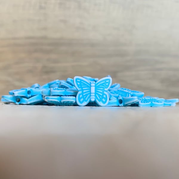 Perles d'espacement papillon bleu en acrylique sculpté 11 x 14 mm (20)