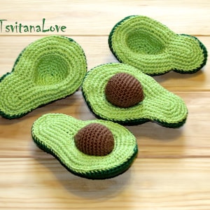 Whole avocado OR half an avocado with pit OR Avocado cut in 2 halves and Pit. Cotton yarn. Crochet Fruit