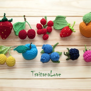 Crochet set 10 pcs different berries. Realistic size. Kitchen play food. Cotton yarn, cotton filling and wooden beads