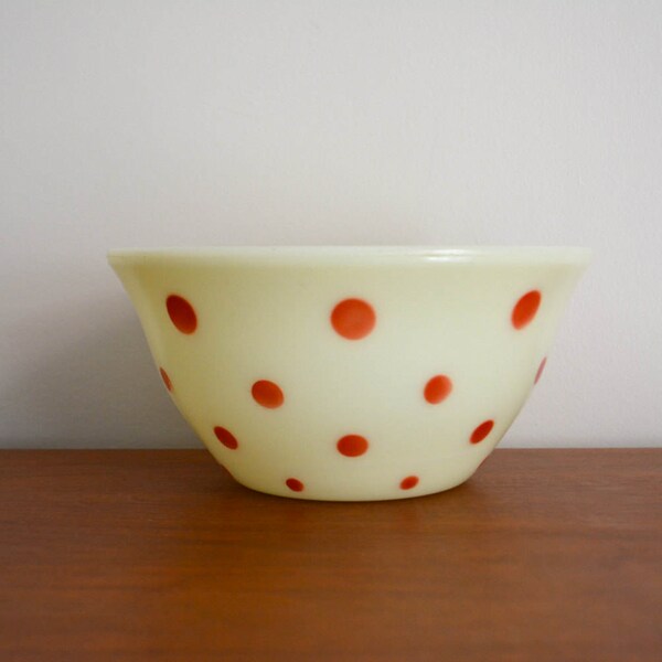 SALE Vintage Rare McKee 9" Red Dots White Custard Mixing Bowl. 1930 Depression Retro Kitchenware. Milk Glass Pyrex Nesting Bowl