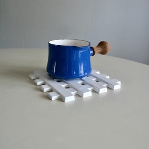 Vintage 1980s Copco White Melamine Lattice Heat Resistant Trivet. Retro Mod Square Grid Trivet. Made in Taiwan Modern Minimal Table Decor