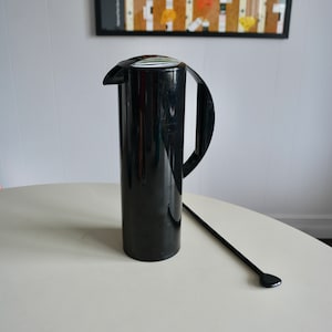 Vintage 80s Rosti Mepal Black Plastic Tall Modern Martini Pitcher Lid & Spoon. Melamine Made in Holland 1980s Design. Formula One Rosti 7530