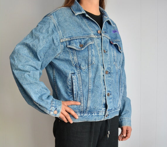 Vintage Levi s Medium Wash Denim Jacket. Vintage Trucker Style RED