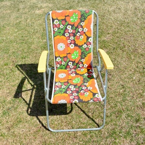 Vintage Flower Power 70s Folding Lawn Mid Century Padded