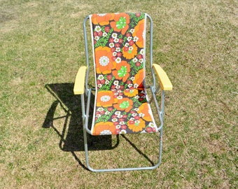 Vintage Flower Power 70s Folding Lawn Chair. Mid Century Padded Outdoor Chair. Orange Retro Groovy Folding Chair. MCM Camping Armrest Chair