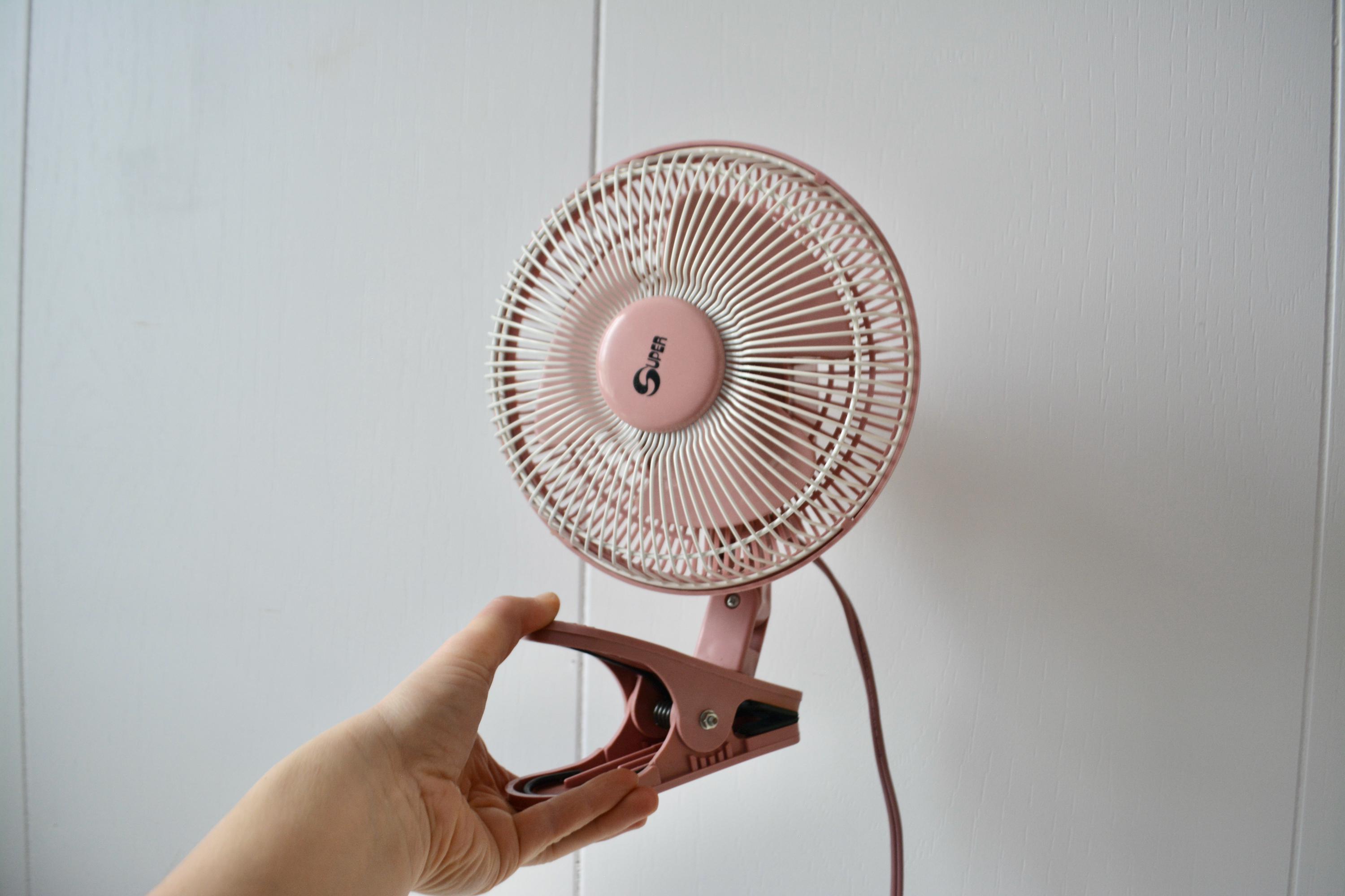 Vintage 1980s 1990s Super Clip-on Desk Fan. Retro Pink Personal Small ...