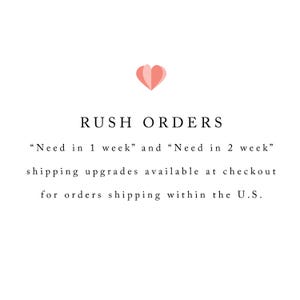 Op de afbeelding: Een afbeelding met een klein, gestileerd roze hartpictogram gecentreerd boven de tekst RUSH ORDERS. Daaronder staat de tekst: Need in 1 week en Need in 2 week shipping upgrades available at checkout for orders shipping within the U.S.
