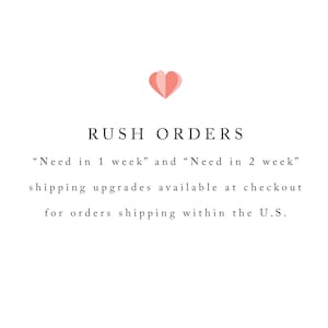 Op de afbeelding: Witte achtergrond met een roze hartafbeelding. De tekst luidt "RUSH ORDERS" en geeft informatie over verzendupgrades voor bestellingen binnen de VS, inclusief "Need in 1 week" en "Need in 2 week" opties.