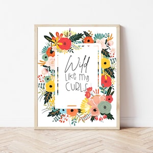Peut inclure: Une impression d'art imprimable avec un motif de couronne florale et le texte "Wild like my curls".