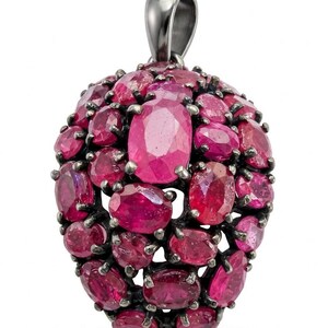 Authentischer Anhänger aus Mosambik-Rubin, handgefertigt in Sterlingsilber, einzigartiges Geschenk für Frauen, Schmuck aus rotem Edelstein